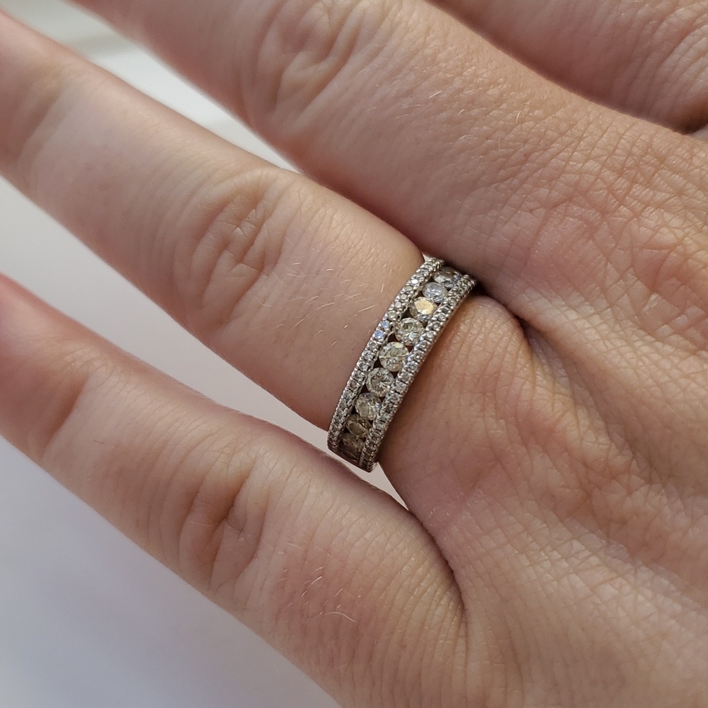 14k white gold and 1ct tw diamond band